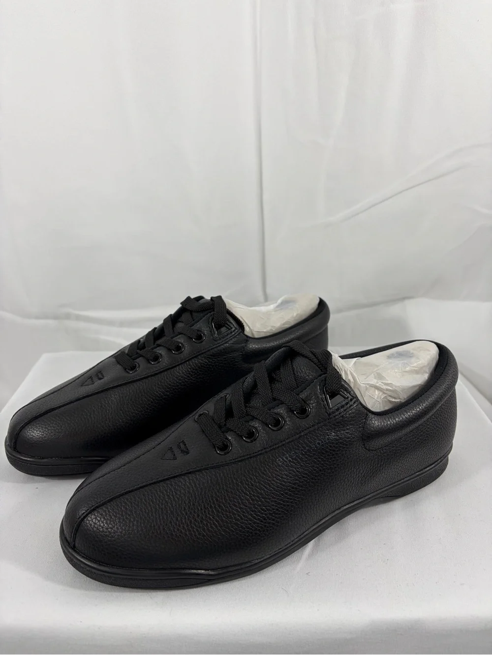 NWT Easy Spirit Women’s Size 7.5W Black Leather Lace-Up Shoes